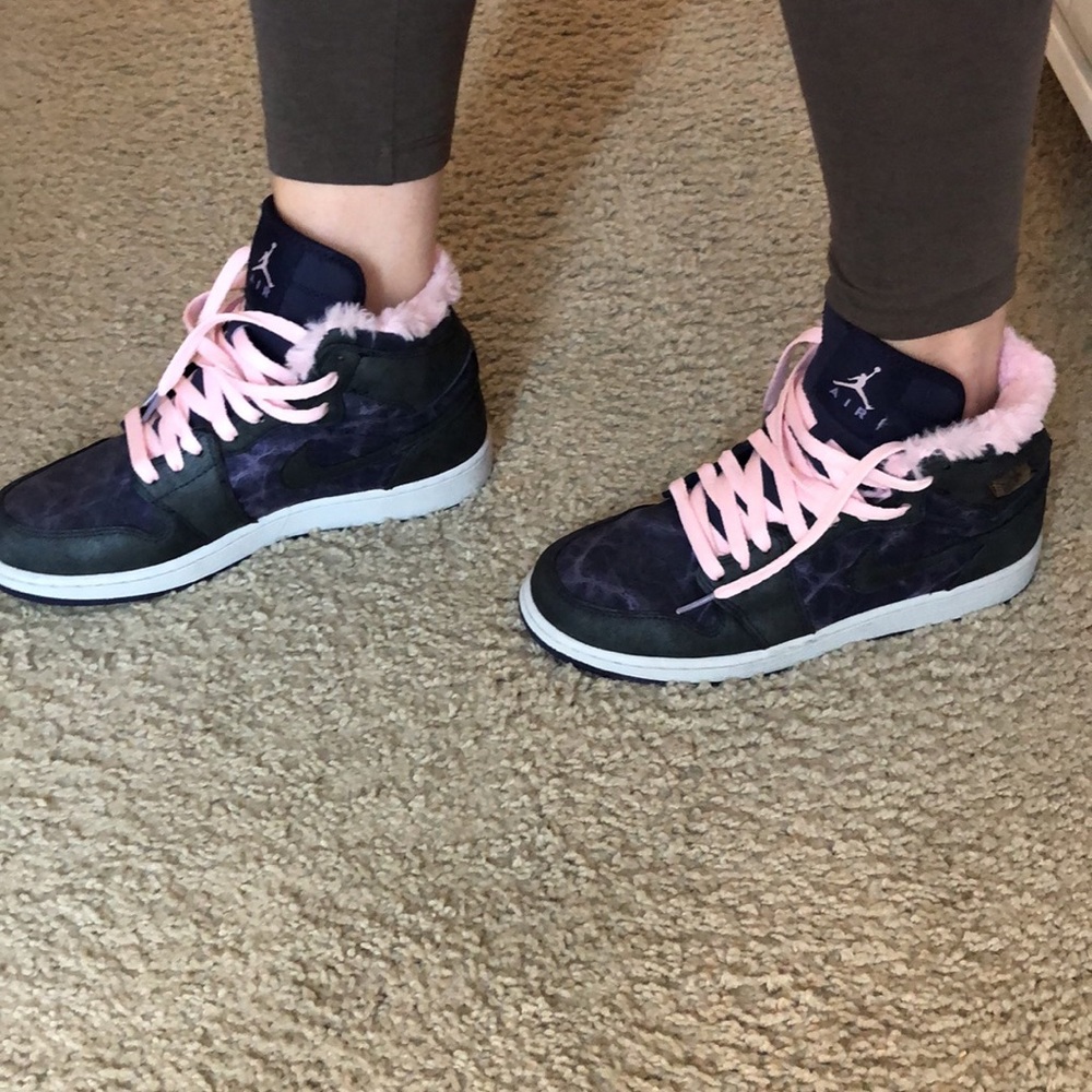 Women’s Air Jordans. Size 7.5 like new!